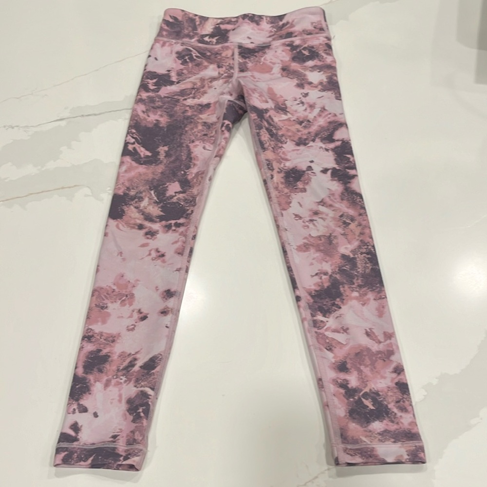Girls Athleta leggings. Size 7, some wear on right knee